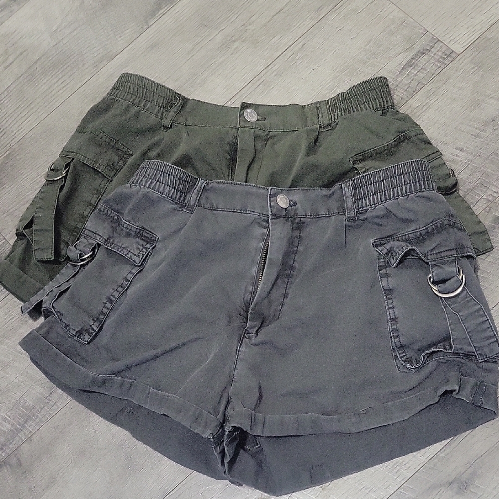 Stylish Women's Cargo Shorts - Gray and Green